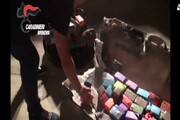 Droga: con 87 kg hascisc sperona auto cc e fugge, arrestato