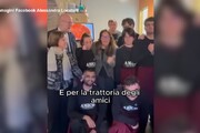 La ministra Locatelli pranza alla 'Trattoria de Gli Amici' a Roma