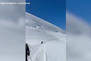 Monte Rosa, il video dell'aereo che passa in mezzo alle persone