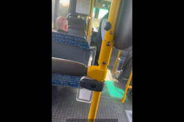 Lite con autista bus per uso smartphone alla guida, video virale