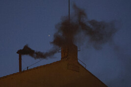 Conclave, la prima fumata è nera