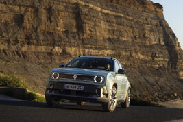 Renault 4 E-Tech, l'icona ritorna ora con un cuore elettrico