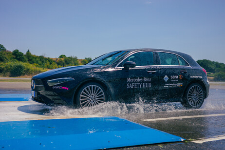 Mercedes rinnova partnership con Centri di Guida Sicura Aci-Sara