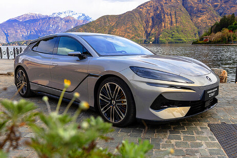 Denza Z9GT debutto europeo