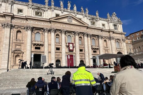 A Piazza San Pietro in migliaia per il Giubileo dei disabili