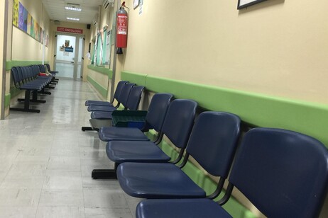 Corsia di un ospedale, archivio