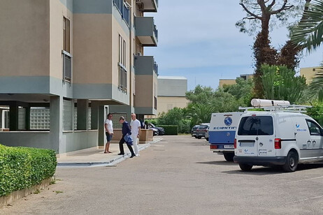 Un uomo si barrica in casa e si uccide a Bari