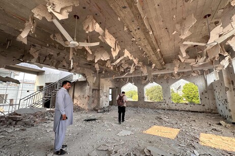 L'INDIA ATTACCA CINQUE SITI IN PAKISTAN, ALMENO 34 MORTI
