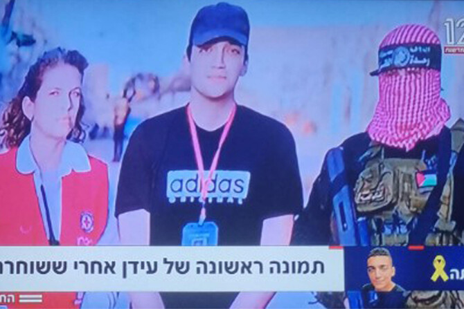 La Croce Rossa ha preso in consegna da Hamas il rapito Usa