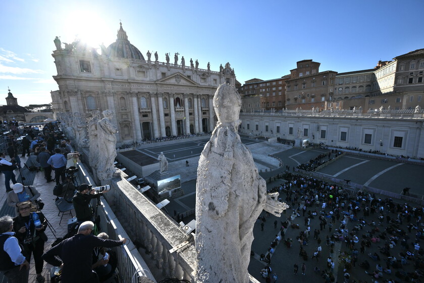 Conclave: l'attesa in Piazza San Pietro