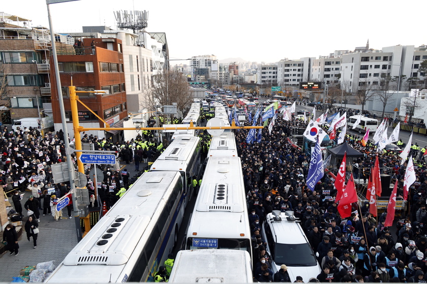 Protests in Seoul as investigators halt attempt to detain impeached president Yoon