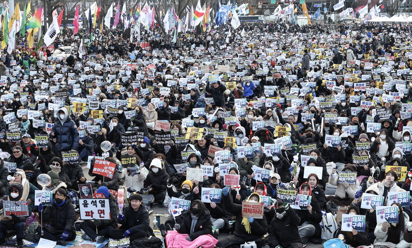 Rally calling for resignation of suspended President Yoon
