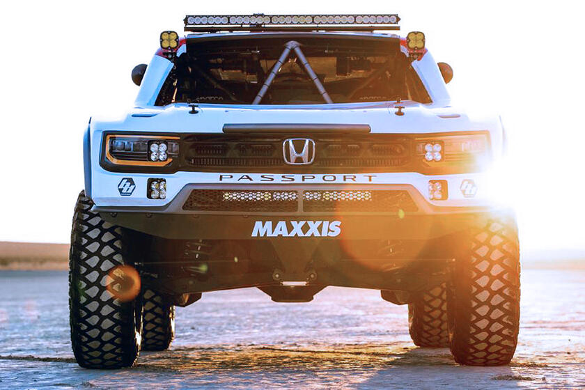 Due Honda Passport TrailSport alla Mint 400 in Nevada