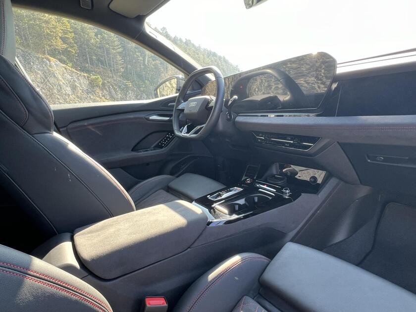 Nuova Audi SQ6 e-tron