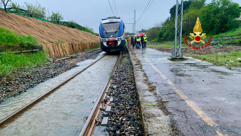 ++ Biella, per il maltempo cancellati tutti i treni ++