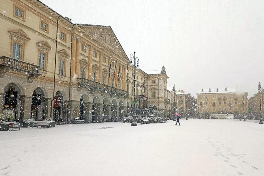 Maltempo, intensa nevicata ad Aosta