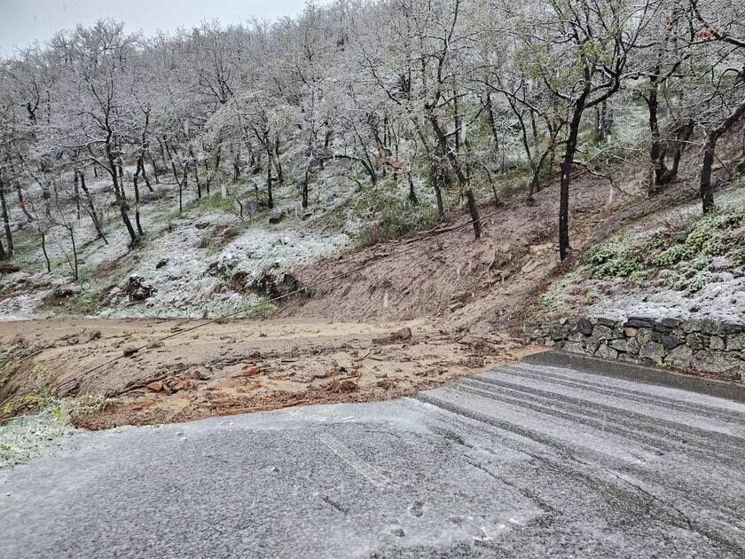 Maltempo, dissesti ed evacuazioni in Valle d’Aosta. A Cretallaz di Quart viabilità interrotta verso Saint-Christophe. Credit: Comune di Quart