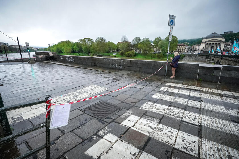 Maltempo a Torino, ordinanza del sindaco chiude i Murazzi