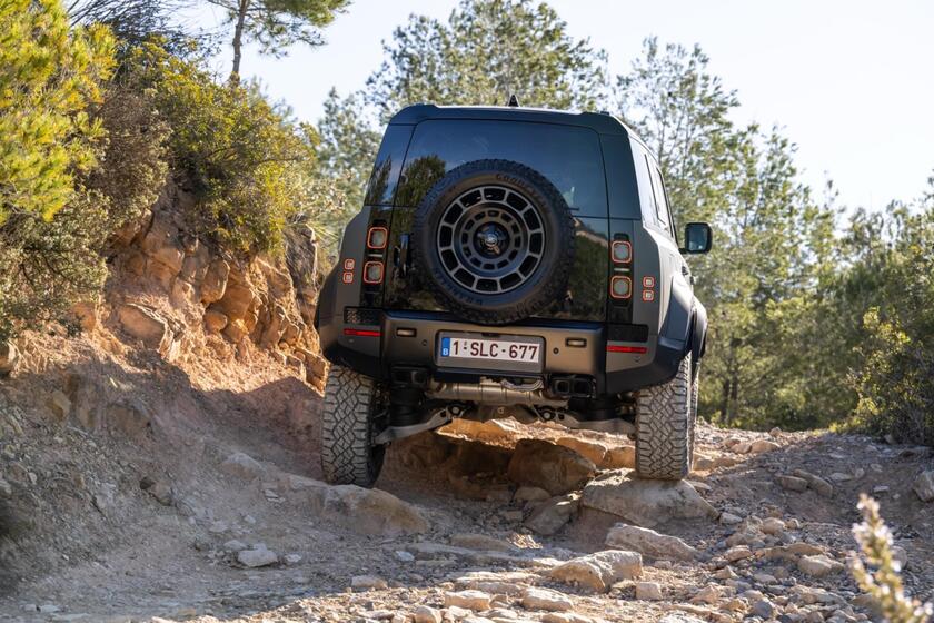 Nuova Land Rover Defender OCTA