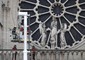 Parigi, vigili del fuoco al lavoro il giorno dopo l'incendio a Notre-Dame © Ansa