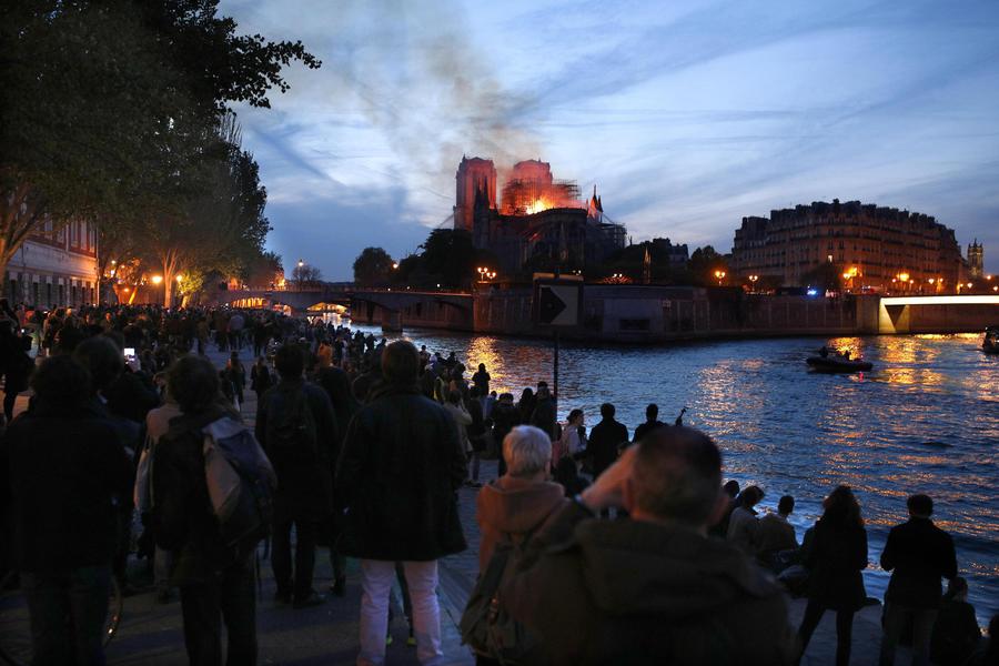 Fiamme a Notre-Dame © Ansa