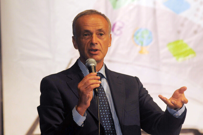 - RIPRODUZIONE RISERVATA