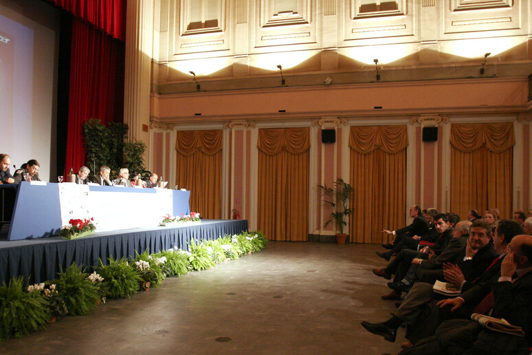 - RIPRODUZIONE RISERVATA