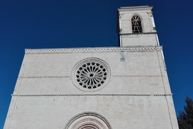 - RIPRODUZIONE RISERVATA