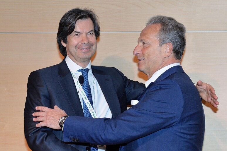 - RIPRODUZIONE RISERVATA