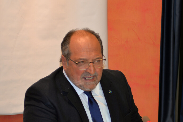 - RIPRODUZIONE RISERVATA