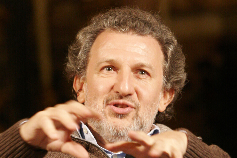 - RIPRODUZIONE RISERVATA