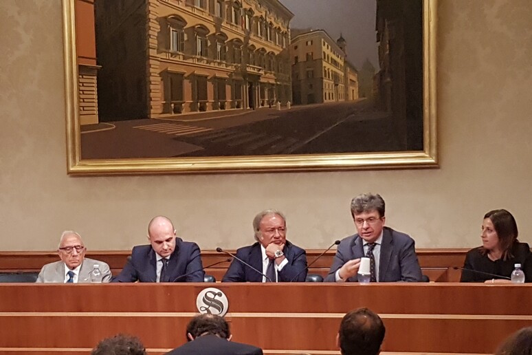 - RIPRODUZIONE RISERVATA