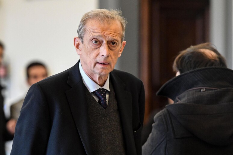 - RIPRODUZIONE RISERVATA