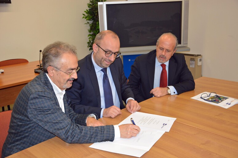 - RIPRODUZIONE RISERVATA