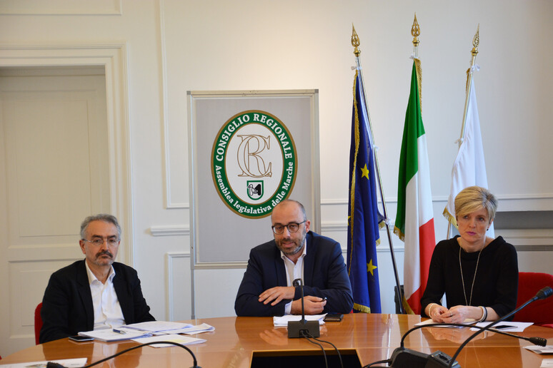 - RIPRODUZIONE RISERVATA