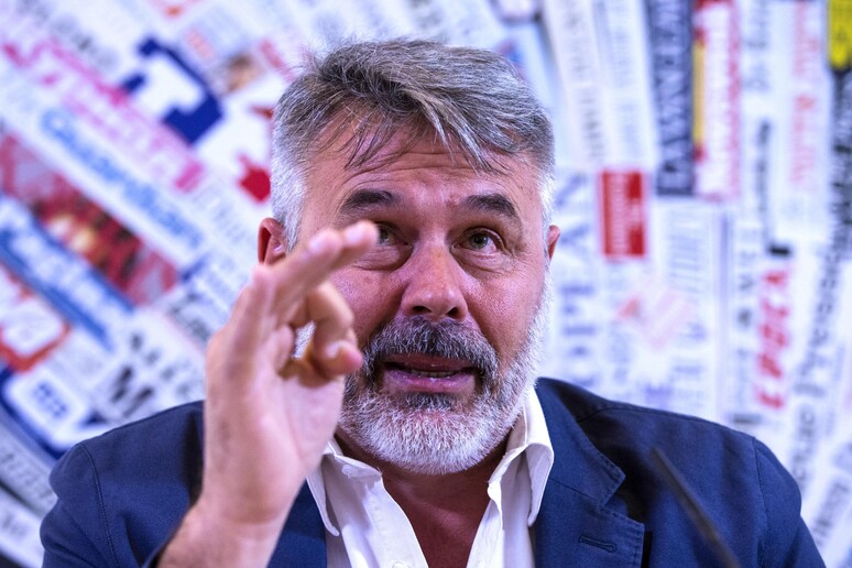 - RIPRODUZIONE RISERVATA