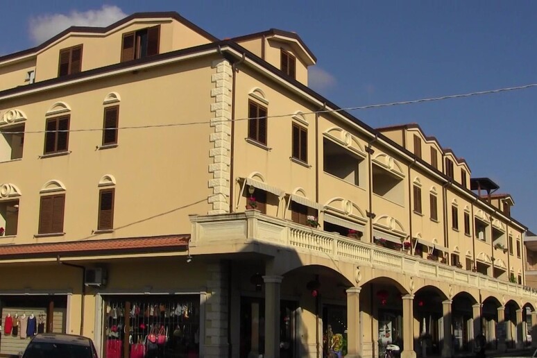 - RIPRODUZIONE RISERVATA