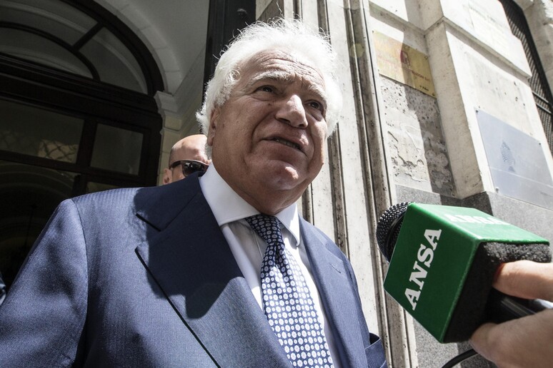 - RIPRODUZIONE RISERVATA