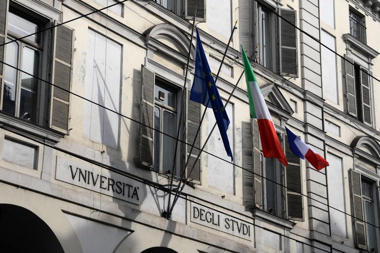 - RIPRODUZIONE RISERVATA