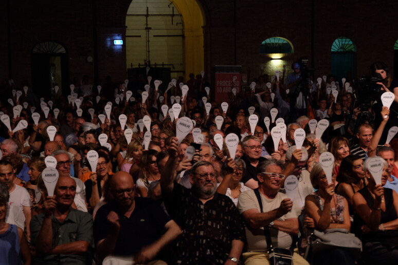 - RIPRODUZIONE RISERVATA