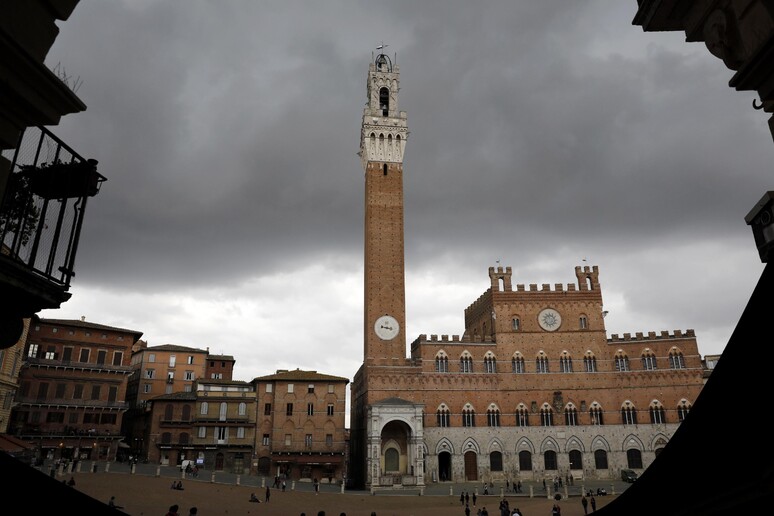 - RIPRODUZIONE RISERVATA