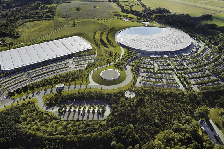 McLaren per rimediare a crisi mette in vendita sede a Woking © ANSA/McLaren Media