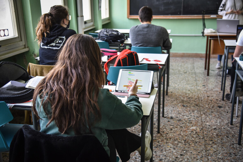 - RIPRODUZIONE RISERVATA