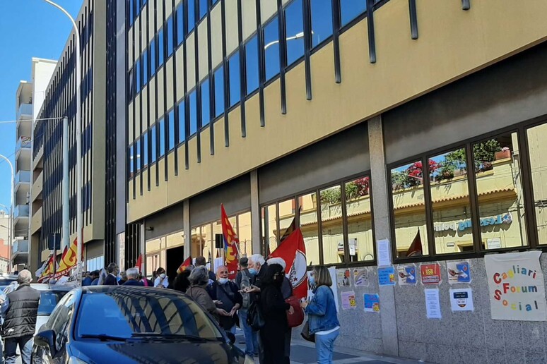 - RIPRODUZIONE RISERVATA