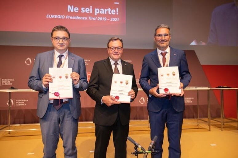 - RIPRODUZIONE RISERVATA