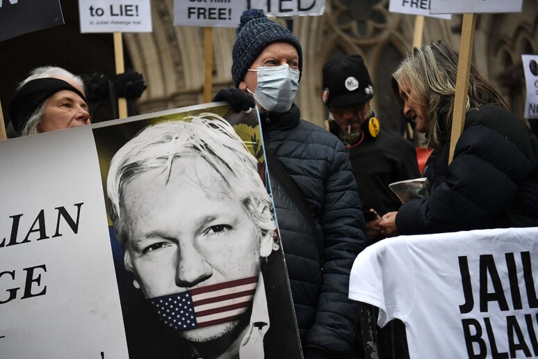 Assange © ANSA/AFP
