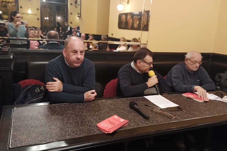 - RIPRODUZIONE RISERVATA
