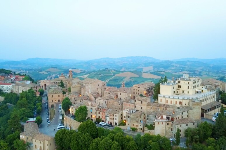 - RIPRODUZIONE RISERVATA
