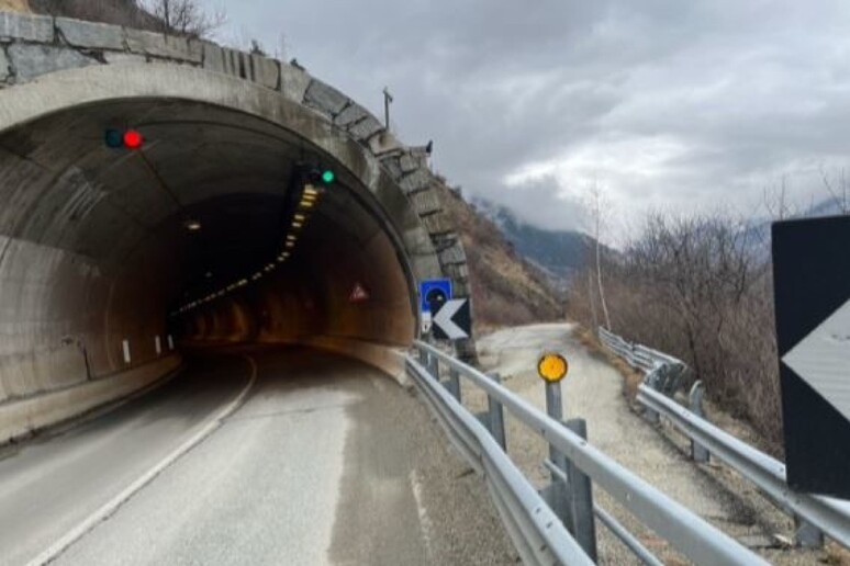 - RIPRODUZIONE RISERVATA