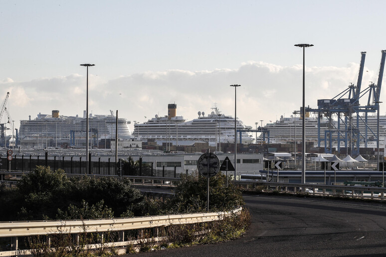 - RIPRODUZIONE RISERVATA